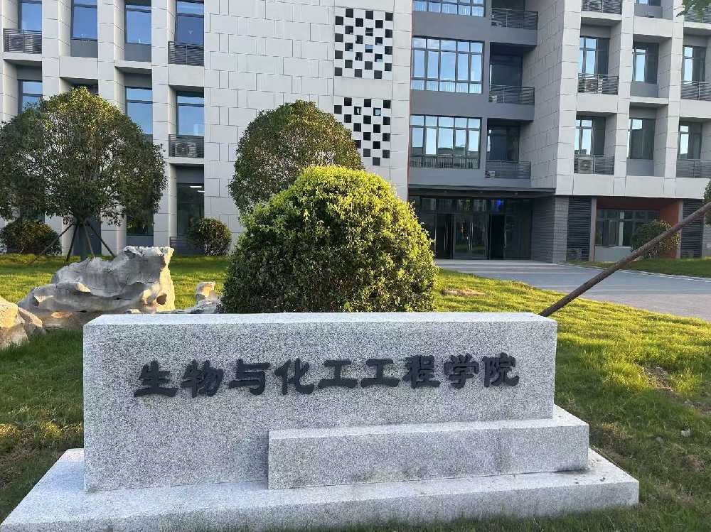 锦江区扬州职业大学体育场高杆灯项目